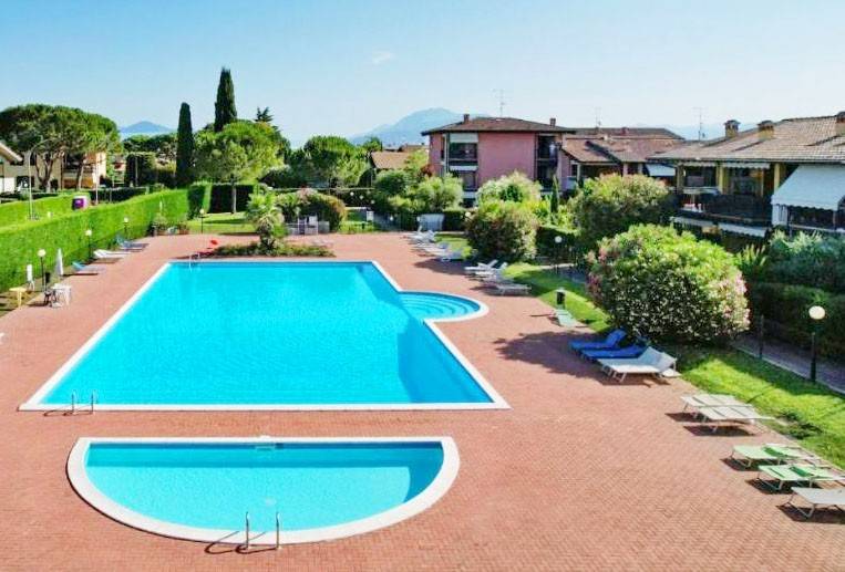 appartamento in vendita a Desenzano del Garda in zona Rivoltella