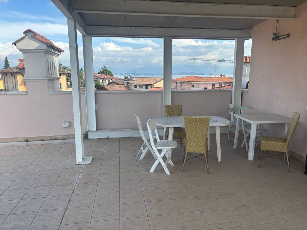 appartamento in vendita a Desenzano del Garda in zona Rivoltella