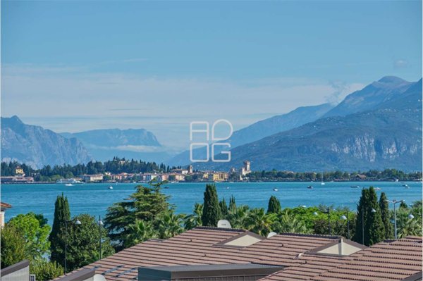 appartamento in vendita a Desenzano del Garda in zona Rivoltella