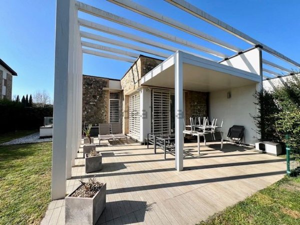 casa indipendente in vendita a Desenzano del Garda