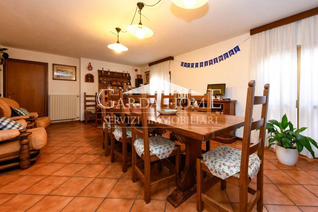 casa indipendente in vendita a Desenzano del Garda