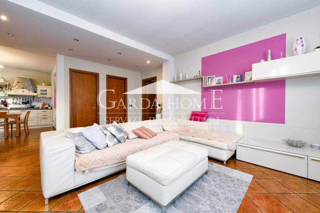 casa indipendente in vendita a Desenzano del Garda