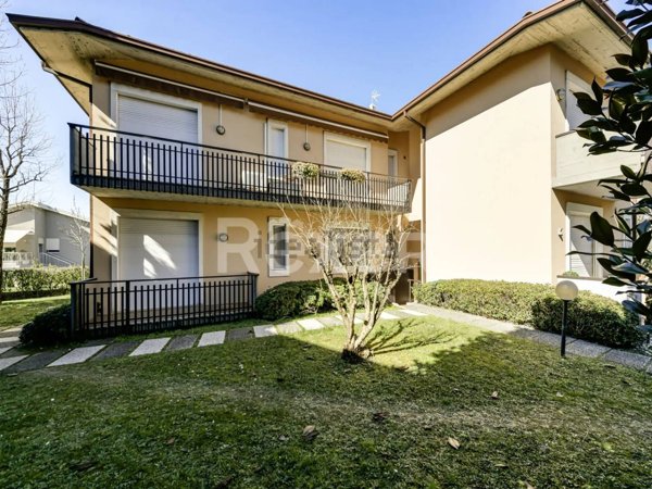 appartamento in vendita a Desenzano del Garda in zona Rivoltella