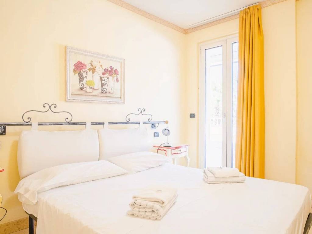 appartamento in vendita a Desenzano del Garda in zona Rivoltella