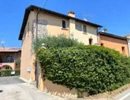 appartamento in vendita a Desenzano del Garda in zona Vaccarolo