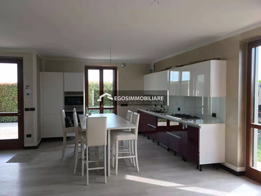 casa indipendente in vendita a Desenzano del Garda