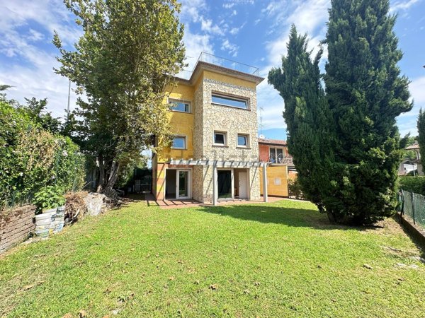 casa indipendente in vendita a Desenzano del Garda