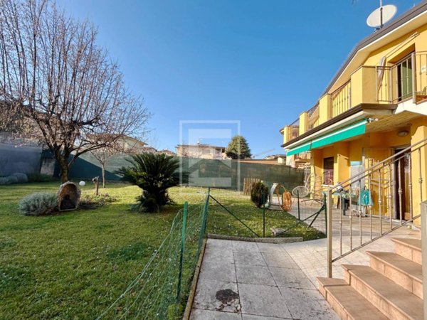appartamento in vendita a Desenzano del Garda in zona Rivoltella
