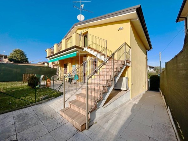 appartamento in vendita a Desenzano del Garda in zona Rivoltella