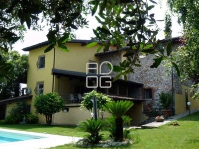 casa indipendente in vendita a Desenzano del Garda