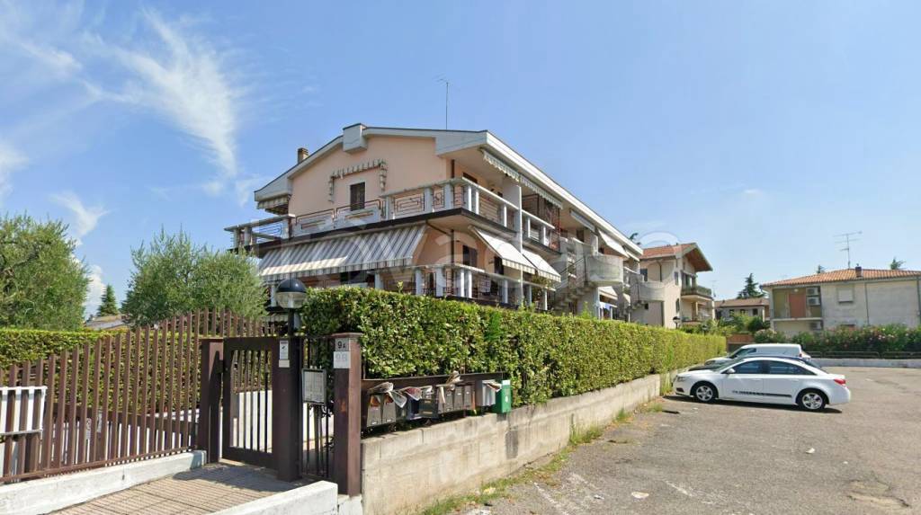 appartamento in vendita a Desenzano del Garda in zona Rivoltella