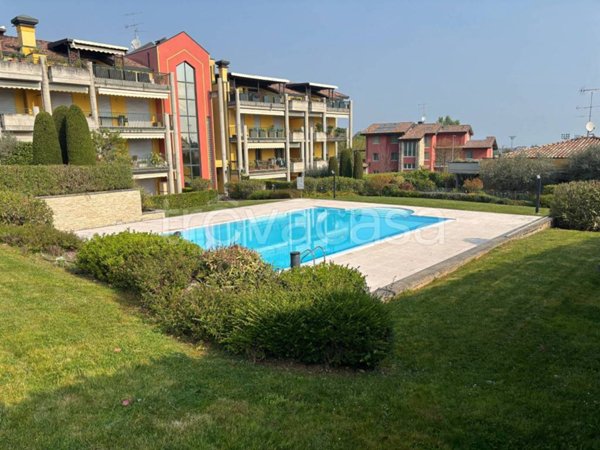 appartamento in vendita a Desenzano del Garda in zona Rivoltella