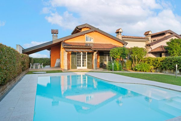 villa in vendita a Desenzano del Garda