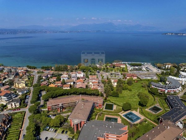 appartamento in vendita a Desenzano del Garda in zona Rivoltella
