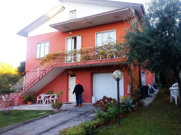 casa indipendente in vendita a Desenzano del Garda