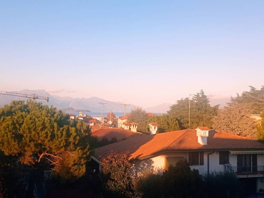 casa indipendente in vendita a Desenzano del Garda