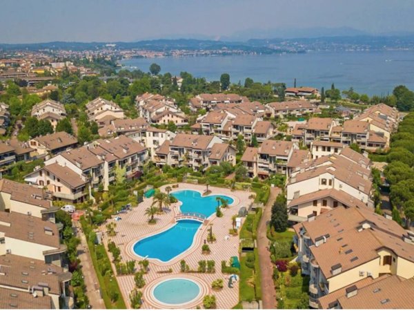 casa indipendente in vendita a Desenzano del Garda in zona Rivoltella