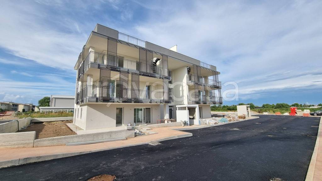 appartamento in vendita a Desenzano del Garda in zona Rivoltella