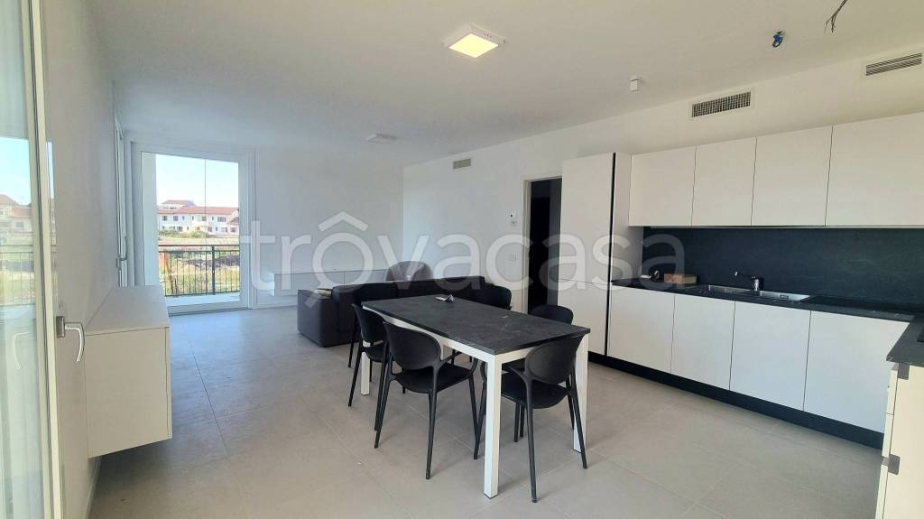 appartamento in vendita a Desenzano del Garda in zona Rivoltella