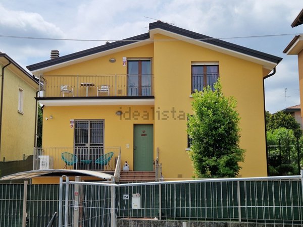 casa indipendente in vendita a Desenzano del Garda in zona Rivoltella