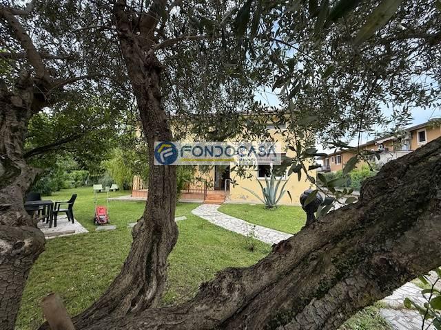 casa indipendente in vendita a Desenzano del Garda