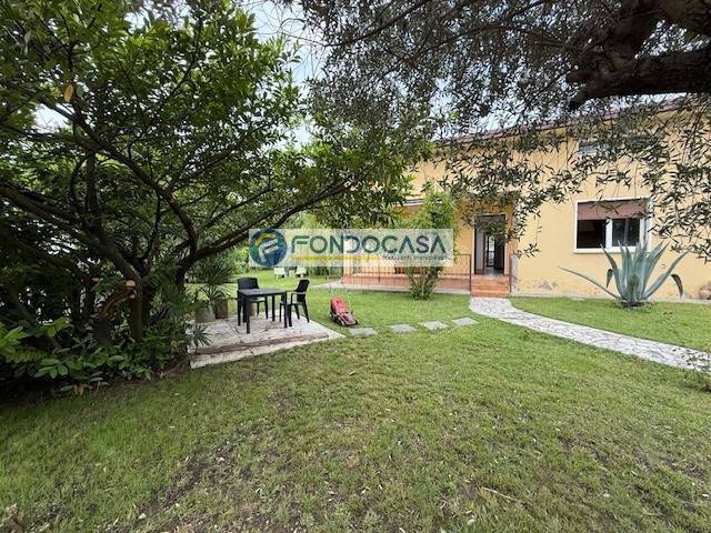 casa indipendente a Desenzano del Garda in zona San Martino della Battaglia