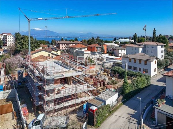 casa indipendente in vendita a Desenzano del Garda