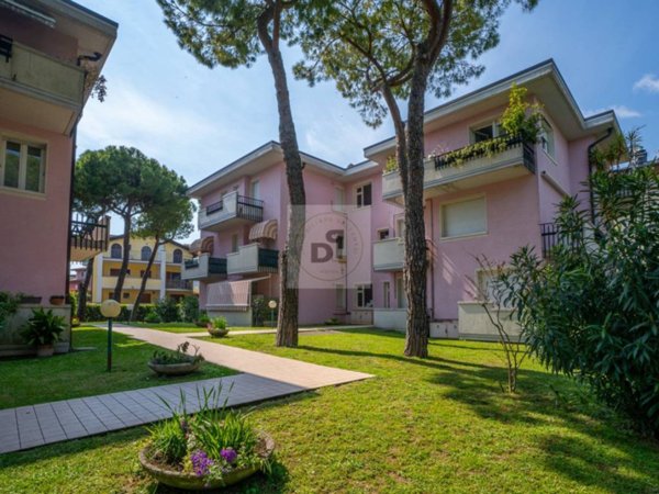 appartamento in vendita a Desenzano del Garda in zona Rivoltella
