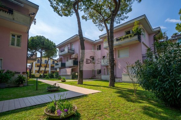 appartamento in vendita a Desenzano del Garda in zona Rivoltella