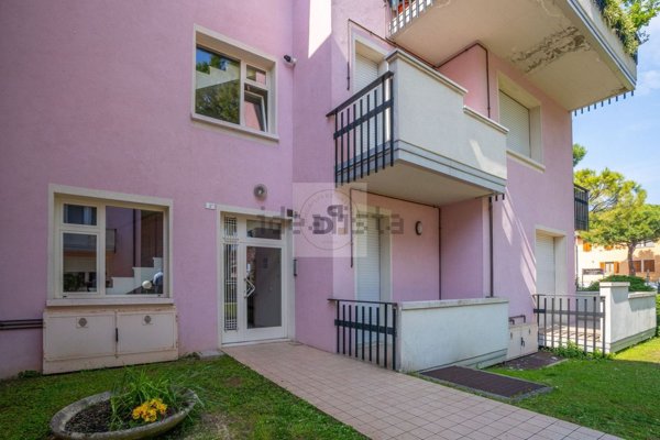 appartamento in vendita a Desenzano del Garda in zona Rivoltella
