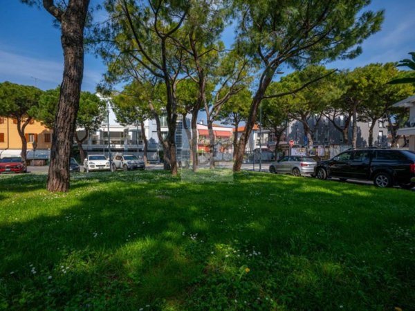 appartamento in vendita a Desenzano del Garda in zona Rivoltella