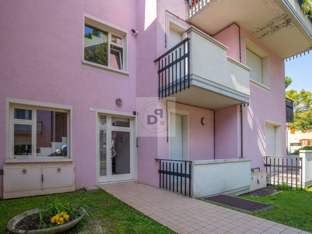 appartamento in vendita a Desenzano del Garda in zona Rivoltella