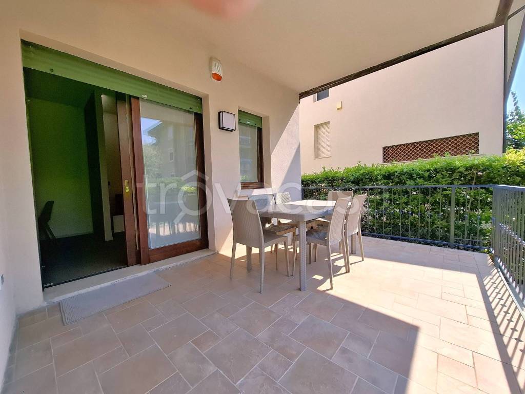 appartamento in vendita a Desenzano del Garda in zona Campeggio sul Vò