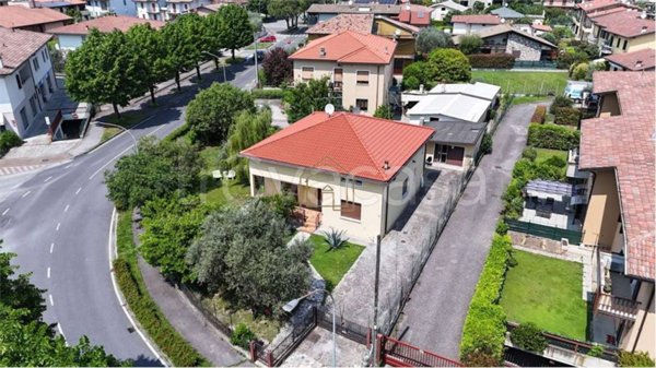casa indipendente a Desenzano del Garda in zona San Martino della Battaglia