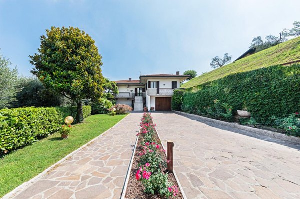 casa indipendente in vendita a Desenzano del Garda