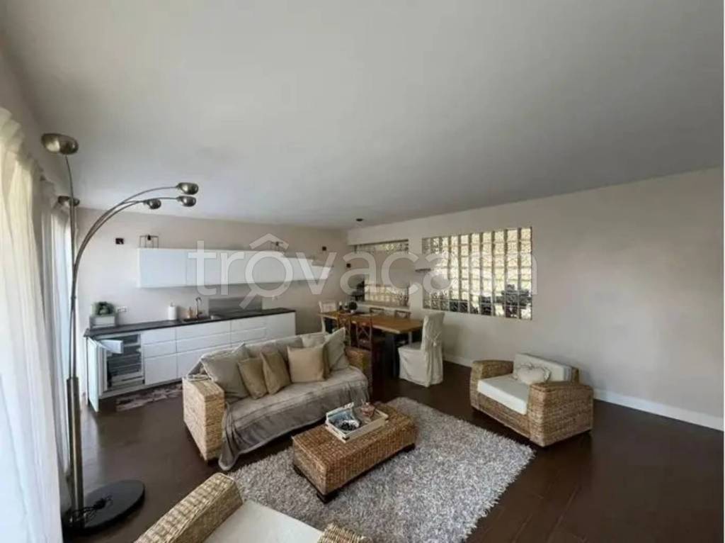 appartamento in vendita a Desenzano del Garda in zona Rivoltella