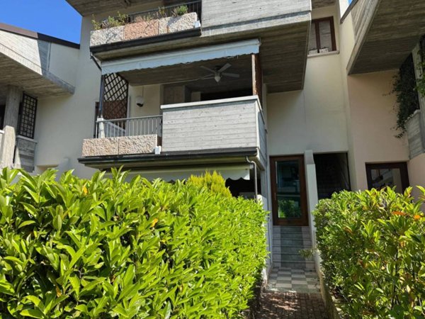 appartamento in vendita a Desenzano del Garda in zona Rivoltella