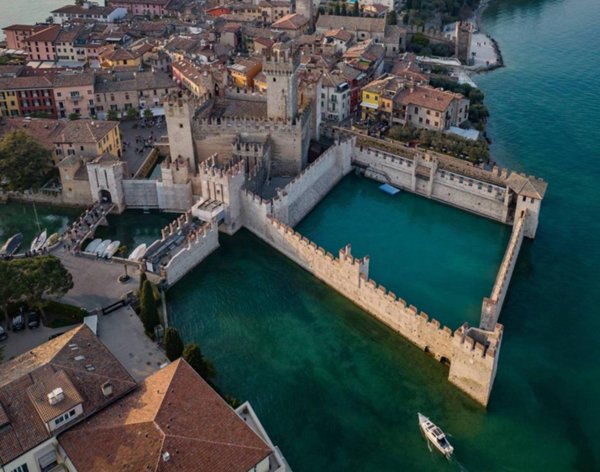 appartamento in vendita a Desenzano del Garda in zona Rivoltella