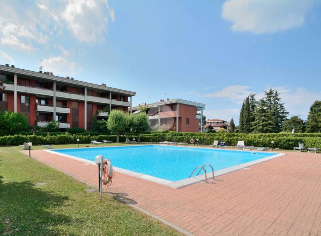 appartamento in vendita a Desenzano del Garda in zona Rivoltella