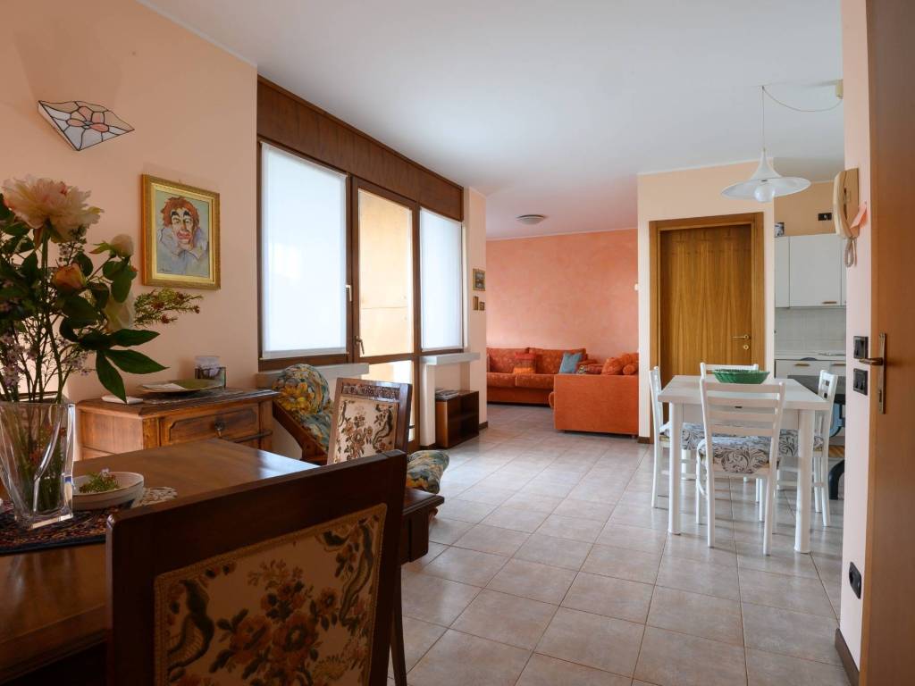 appartamento in vendita a Desenzano del Garda in zona Rivoltella