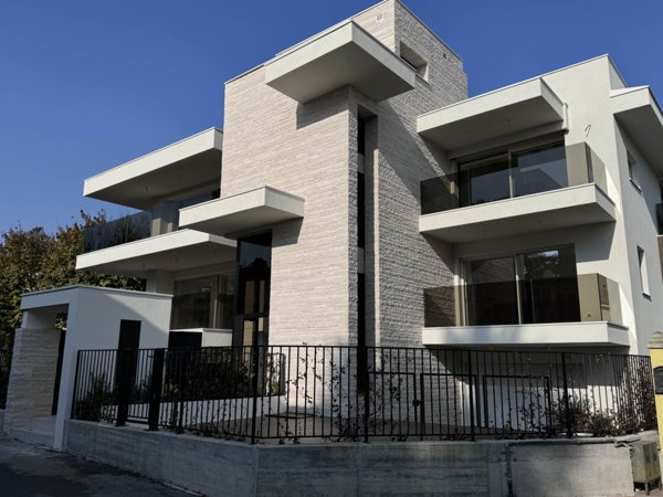 appartamento in vendita a Desenzano del Garda