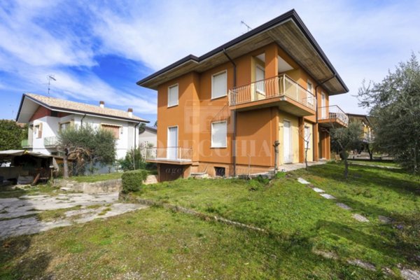 casa indipendente in vendita a Desenzano del Garda in zona Rivoltella