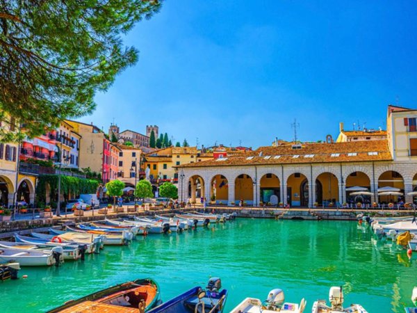 casa indipendente in vendita a Desenzano del Garda