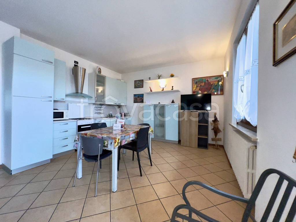 appartamento in vendita a Desenzano del Garda in zona Rivoltella