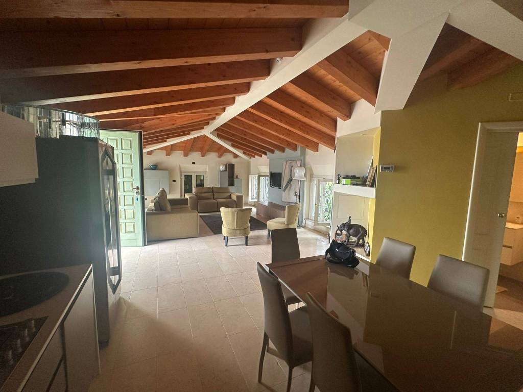 appartamento in vendita a Desenzano del Garda