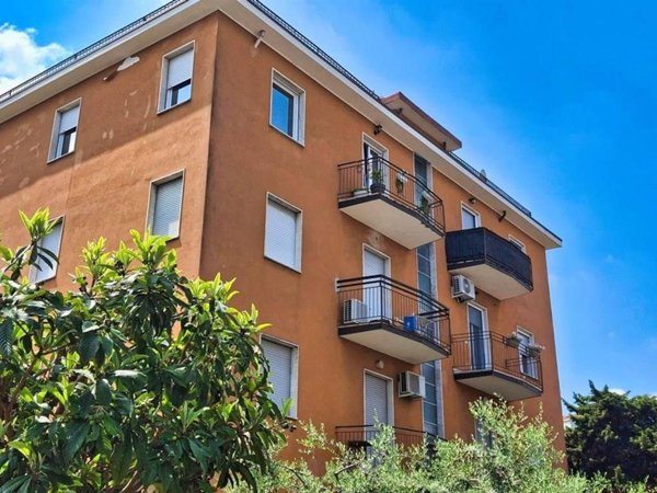 appartamento in vendita a Desenzano del Garda in zona Rivoltella