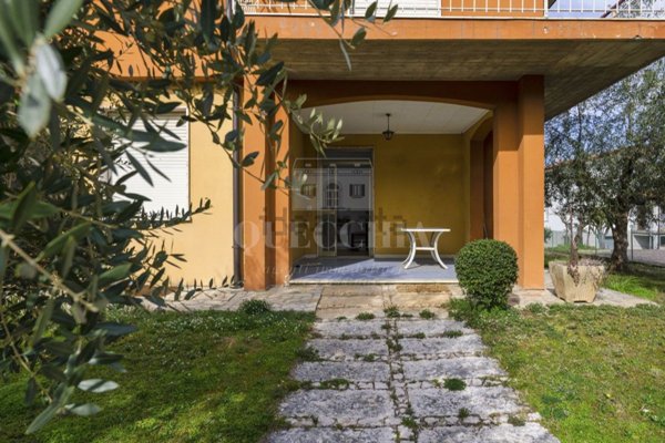 casa indipendente in vendita a Desenzano del Garda