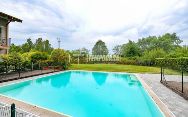 casa indipendente a Desenzano del Garda in zona San Martino della Battaglia