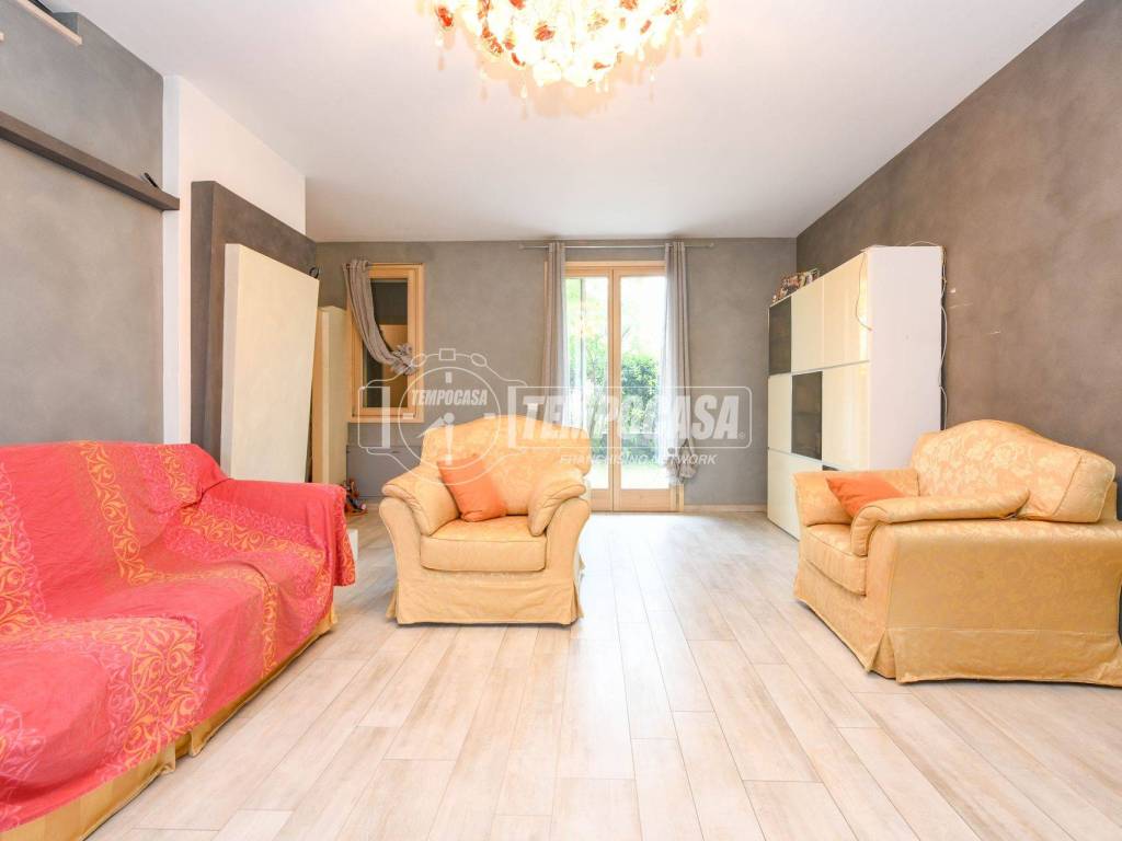 casa indipendente a Desenzano del Garda in zona San Martino della Battaglia