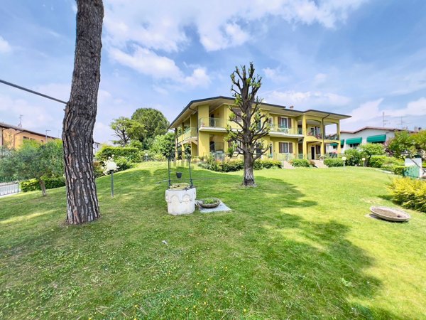 appartamento in vendita a Desenzano del Garda in zona Rivoltella